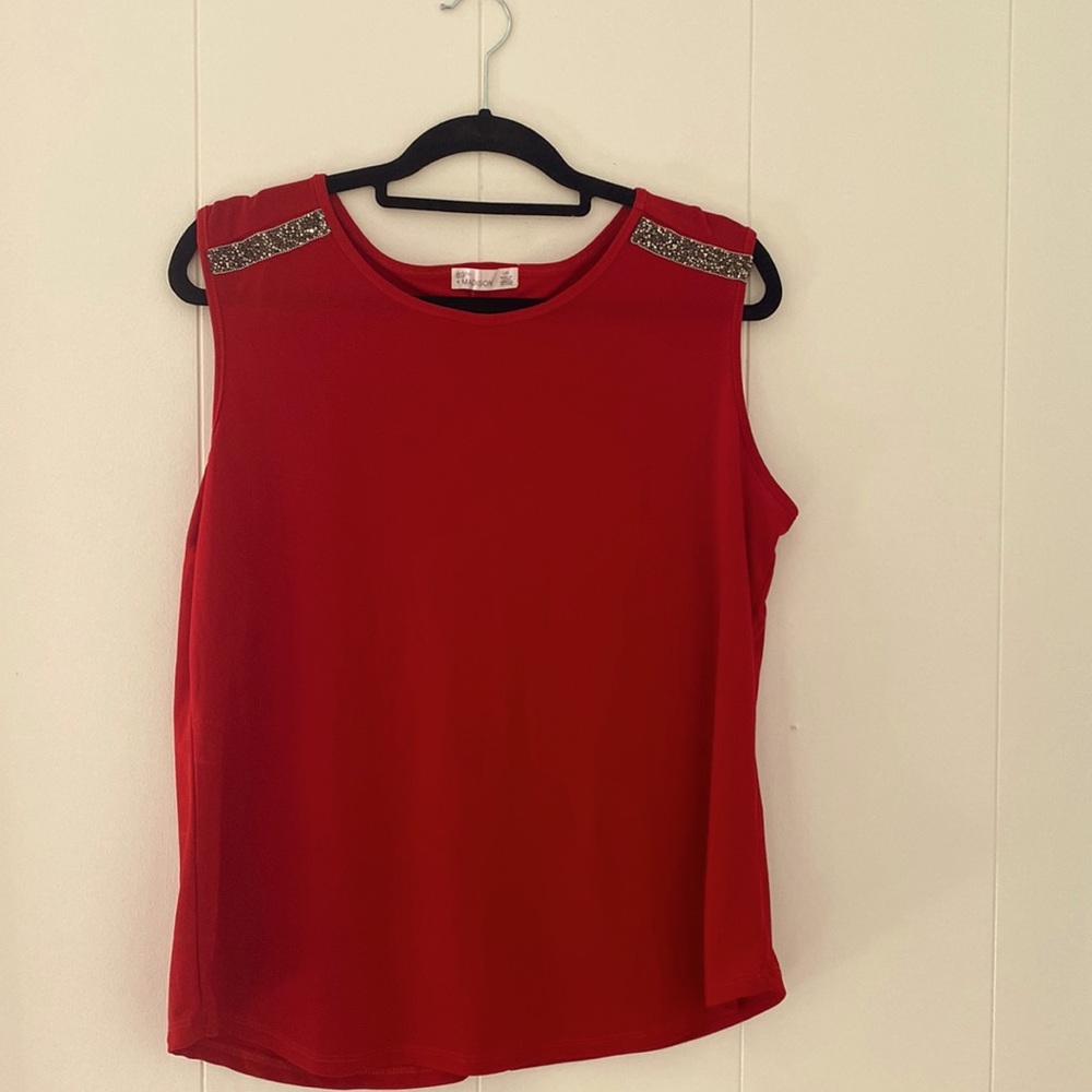 Ladies sleeveless blouse